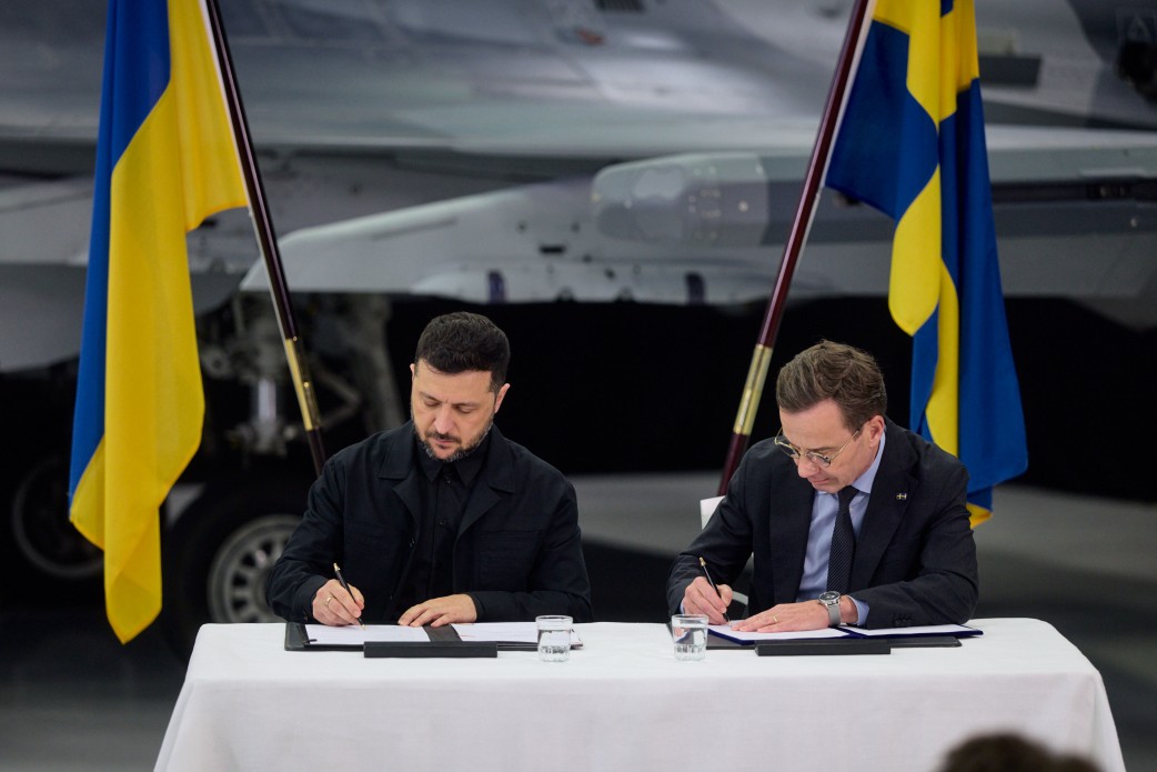 Ukraine Agrees to Purchase 100-Plus Swedish Fighter Jets